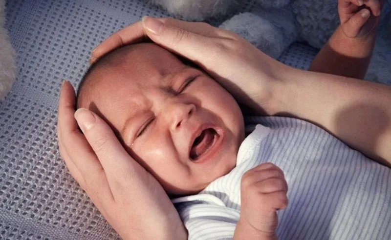 Hiện tượng trẻ sơ sinh quấy khóc ban đêm là nỗi lo lắng chung của nhiều bậc cha mẹ.