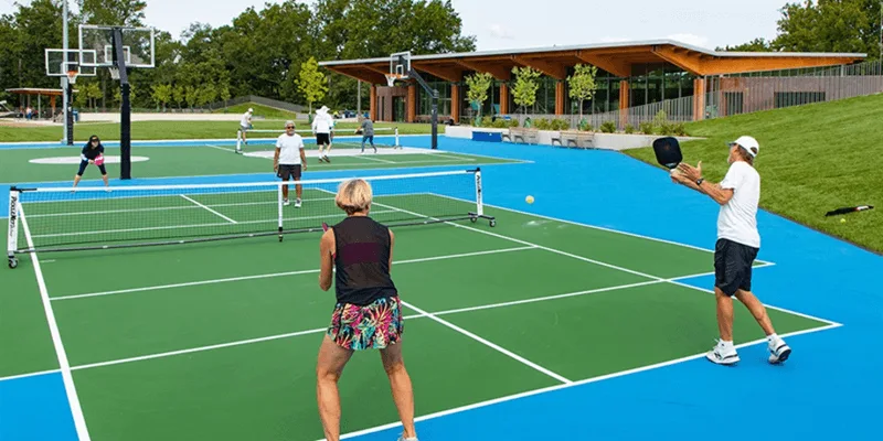 Trò chơi Pickleball được ba người cha sáng tạo ra lần đầu tiên vào năm 1965 tại Mỹ.