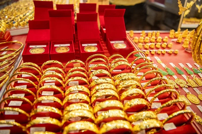 Giá vàng 9999 hôm nay biến động nhẹ ở phân khúc nhẫn trơn của các thương hiệu lớn.