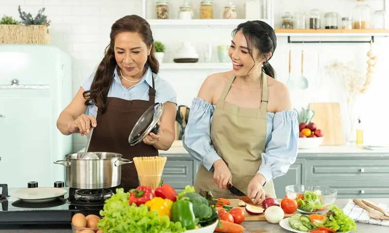 Giữ tinh thần lạc quan và ăn uống lành mạnh là chiếc bùa hộ mệnh tốt nhất cho tháng mới.