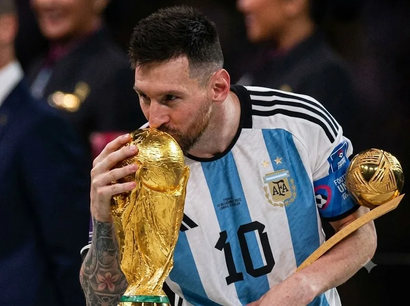Lionel Messi là cầu thủ duy nhất hai lần giành Quả bóng vàng World Cup, vào các năm 2014 và 2022.